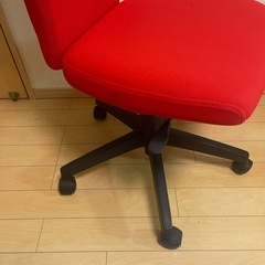 赤い椅子の画像