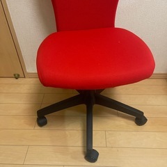 赤い椅子の画像