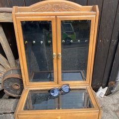 木製アンティークアクセサリーラックの画像