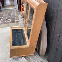 木製アンティークアクセサリーラックの画像