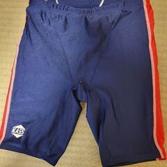 あかやまスイミングスクールの男児用水着