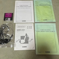 電子ピアノ、楽譜、椅子の画像