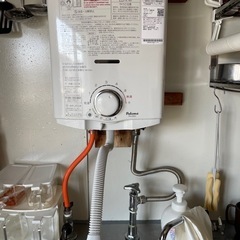 2023
年製、LPgas ほぼ新品、(ガス管、水管付き)(湯沸器)