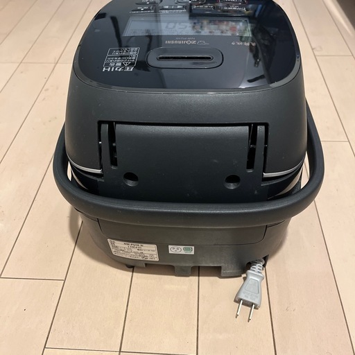 【中古】象印マホービン 炊飯器 圧力IH炊飯ジャー(5.5合炊き) ブラック ZOJIRUSHI 炎舞炊き NW-PU10-BZ
