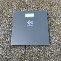 デジタル体重計　音声付　ブラック　鏡面仕上げの画像