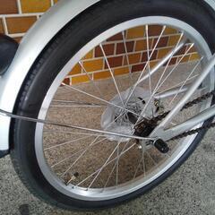 きれいなシルバーの折り畳み自転車です (クロ) 松戸の折りたたみ