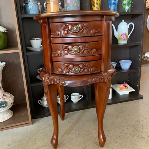 出張買取実施中★ヨーロピアン　ラウンドチェスト　猫足　サイドテーブル