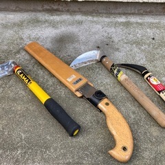 庭芝の雑草抜用鎌3点と小型鋸1点