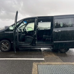 フォロワー割実施中‼️ 8人乗り☆ガソリン代 節約☆S-HYBRID入りました‼️26年式☆月々1.2万円〜分割払い可❗️車検2年付き！大人気☆日産 セレナ☆フリップダウンモニター付き☆Bluetooth対応SDナビ☆走行中DVD見れます☆ETC☆バックカメラ☆ドラレコ付きのフル装備☆両側電動スライドドア☆ウィンカーミラー☆フル装備☆事故修復歴無し☆社外アルミ☆車内広々三列シート‼️の画像