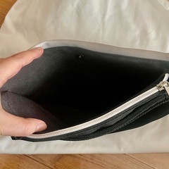 THE MUSEUM サコッシュ グレー/ブラックの画像