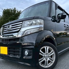フォロワー割実施中‼️安心の1年保証付き‼️24年式☆月々1.2万円〜分割払い可❗️ 車検2年付き！【名義変更代込み】大人気☆ホンダ N-BOXカスタム☆ステアリングスイッチ付き☆SDナビ付き☆走行中DVD見れます☆ETC付き☆便利なバックカメラ付き☆電動スライドドア☆ドラレコ付き☆スマートキー☆フルオートエアコン☆純正アルミ☆事故歴修復歴なし☆そのまま乗って帰れます❗️の画像