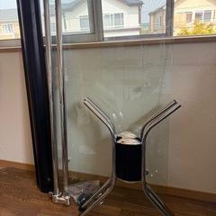 ガラステーブルの画像