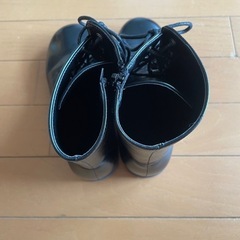 女の子ミディアムブーツ22センチ黒色の画像