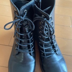 女の子ミディアムブーツ22センチ黒色の画像