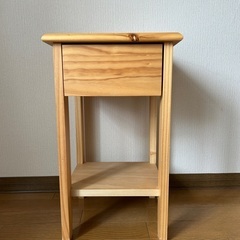 サイドテーブル