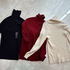 UNIQLO ニット ハイネック 3枚セットの画像