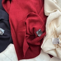 UNIQLO ニット ハイネック 3枚セットの画像