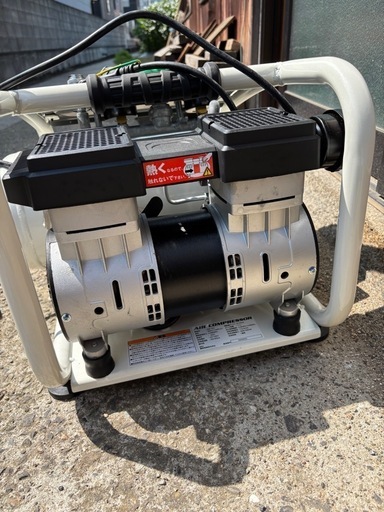 SK11オイルレス　エアーコンプレッサー　SW121