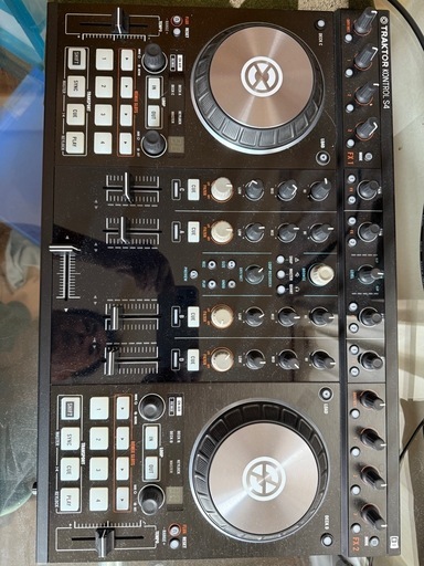 DJギア TRAKTOR KONTROL S4