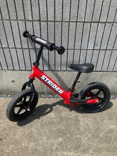 ストライダースポーツモデル赤 (りんご) 佐和の幼児用自転車の