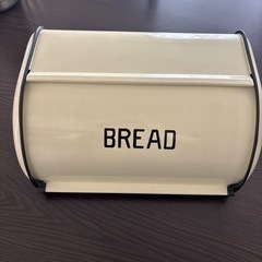 パンを入れたり、調味料を入れたり