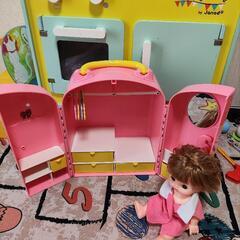 メルちゃんとタンス等おままごとおもちゃの画像