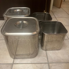 蓋付き角型寸胴鍋2個　蓋なし2個
