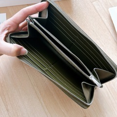 CELINE ラウンドファスナー 長財布 KHAKI の画像