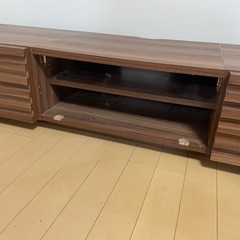 テレビボード（扉が外れてありません）の画像