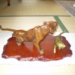 トラの置物　鋳物の画像