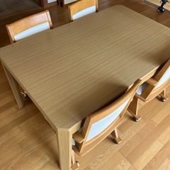 価格相談可能！こたつになるダイニングテーブル　ニトリの画像