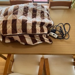 価格相談可能！こたつになるダイニングテーブル　ニトリの画像