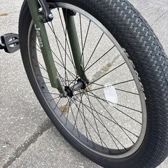 美品 JEEP ジープ セミファットバイク JE-266FT 26インチ シマノ6段変速 オリーブ マウンテンバイクの画像