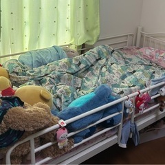 もう少しで処分します　
2段ベット　可愛いホワイト の画像