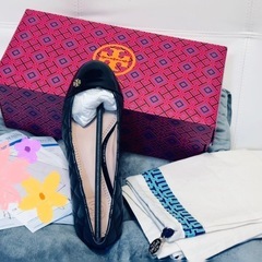 プレゼント最適！新品未使用！箱・ショッピングバッグ付きフルー包装！TORY BURCH FLATSフラットバレエ靴上品納めなネイビーブラックの画像