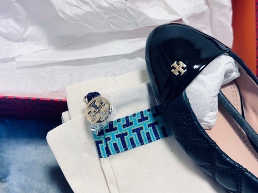 プレゼント最適！新品未使用！箱・ショッピングバッグ付きフルー包装！TORY BURCH FLATSフラットバレエ靴上品納めなネイビーブ