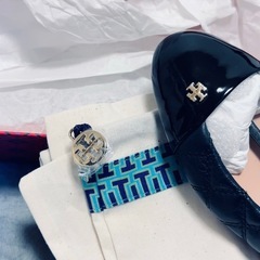 プレゼント最適！新品未使用！箱・ショッピングバッグ付きフルー包装！TORY BURCH FLATSフラットバレエ靴上品納めなネイビーブラックの画像