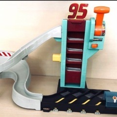 カーズ トミカ レバーで連続発進! ダイナミックタワーの画像