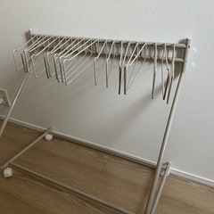 スラックスハンガー