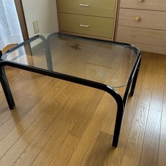 ガラステーブルの画像