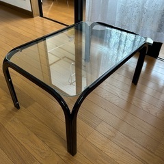 ガラステーブルの画像