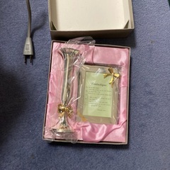 写真立てと一輪挿し？