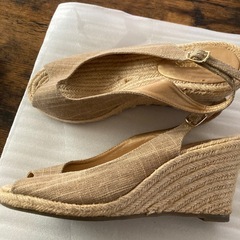 未使用サンダルゴールドの画像