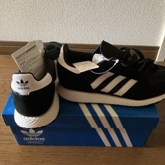 adidas 新品未使用　の画像