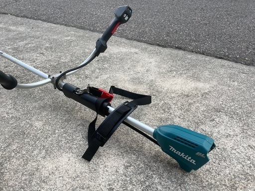 マキタ18v草刈機 MUR190UD　バッテリー、充電器付