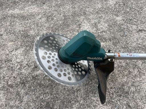マキタ18v草刈機 MUR190UD　バッテリー、充電器付