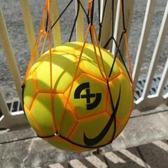 売約済み小学生用サッカーボール、網付き