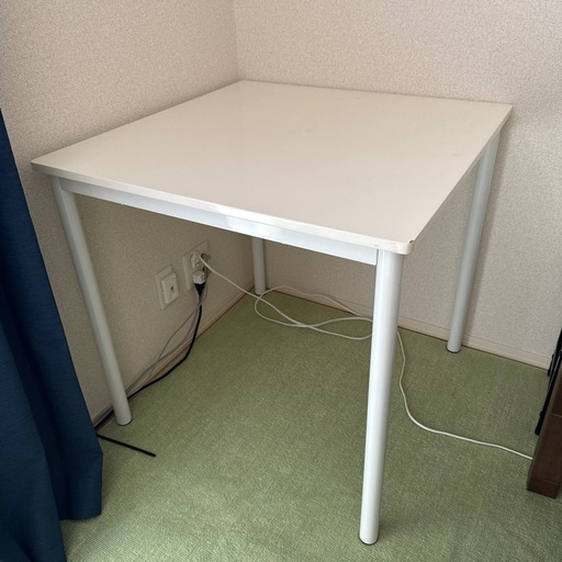 白色　テーブル