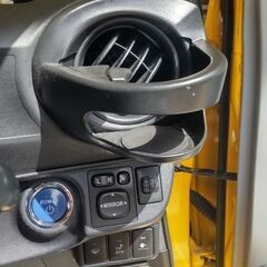 TOYOTAアクア　カップホルダー＆ゴミ箱＆ナビ日除けの画像