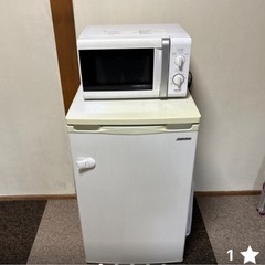 食器棚、冷蔵庫、レンジ、冷凍の画像